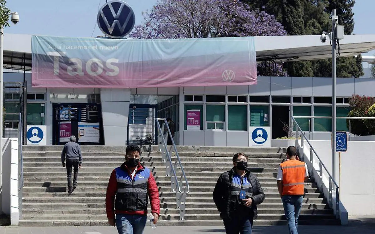 Los empleados de la planta de Volkswagen de México en el estado de Puebla, trabajarán durante el puente